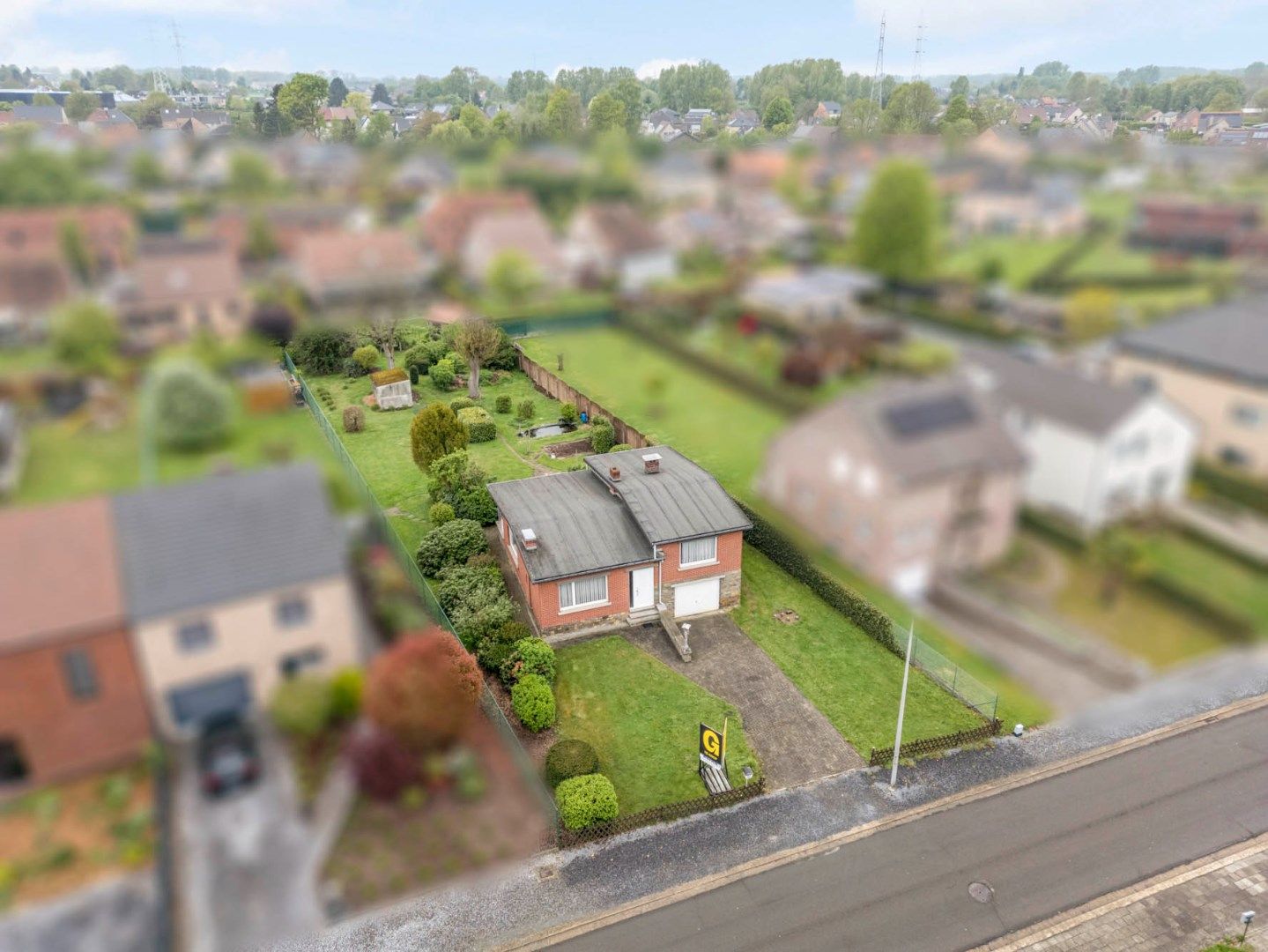Perceel bouwgrond met af te breken woning op 12a 07ca op een kilometer van het stadscentrum foto 5