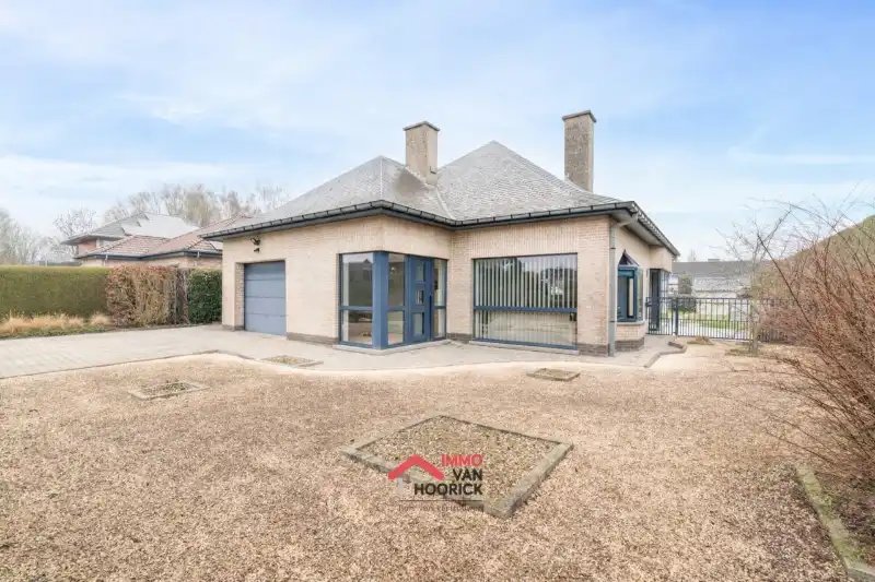 Mooie ruime woning 4 slaapkamers op 855m² foto {{pictureIndex}}