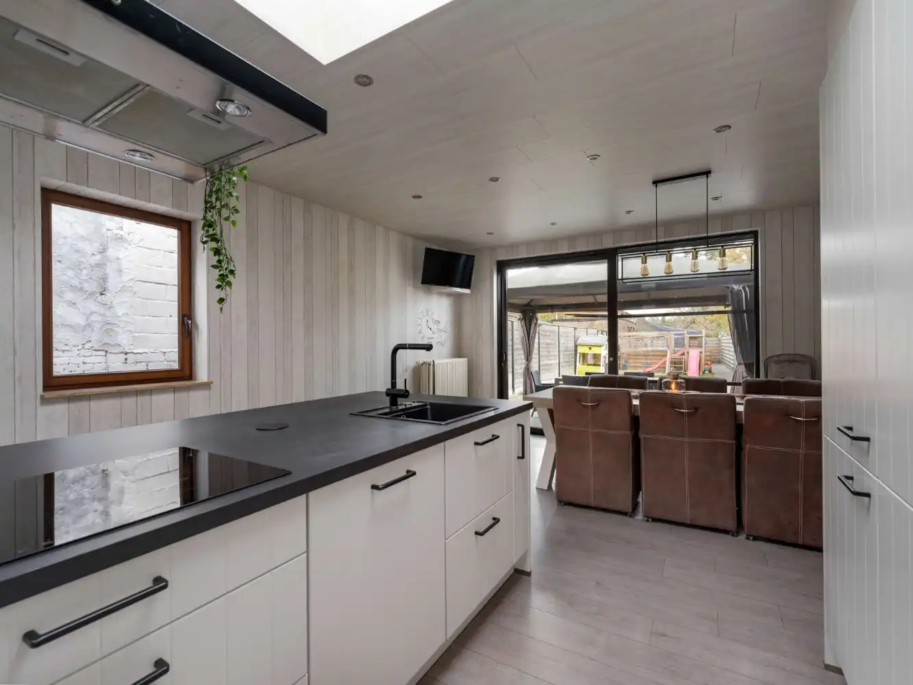 Instapklare woning met 2 slpk., garage en tuin foto 4