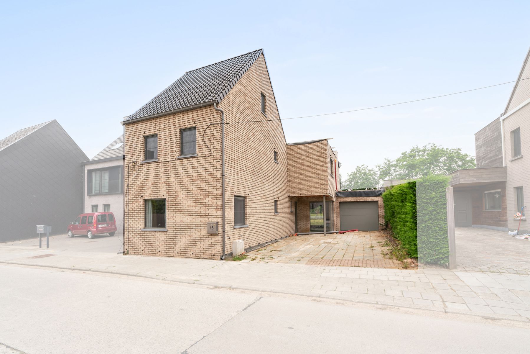 Verder te renoveren woning met drie slaapkamers te Smetlede! foto {{pictureIndex}}