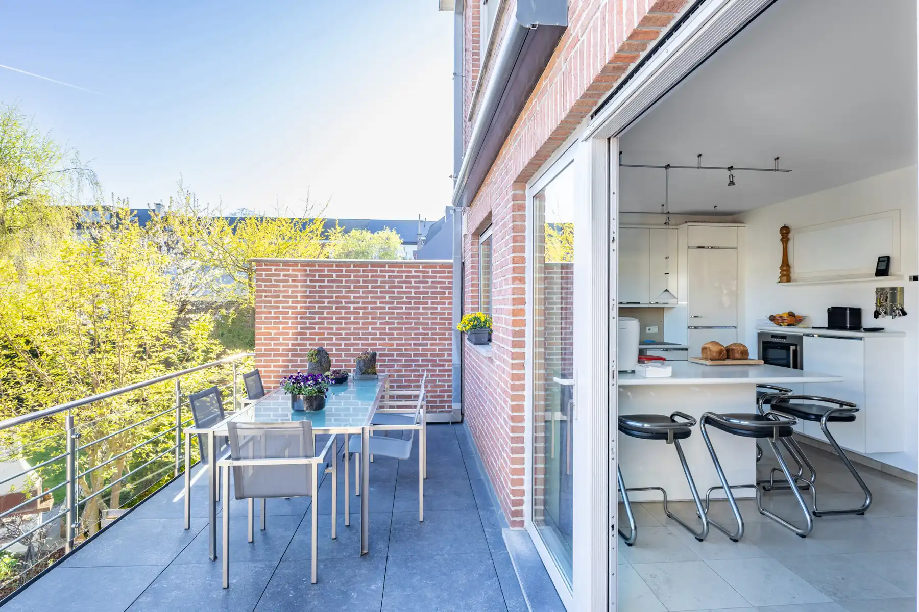 Ruime woning met praktijkruimte foto 4