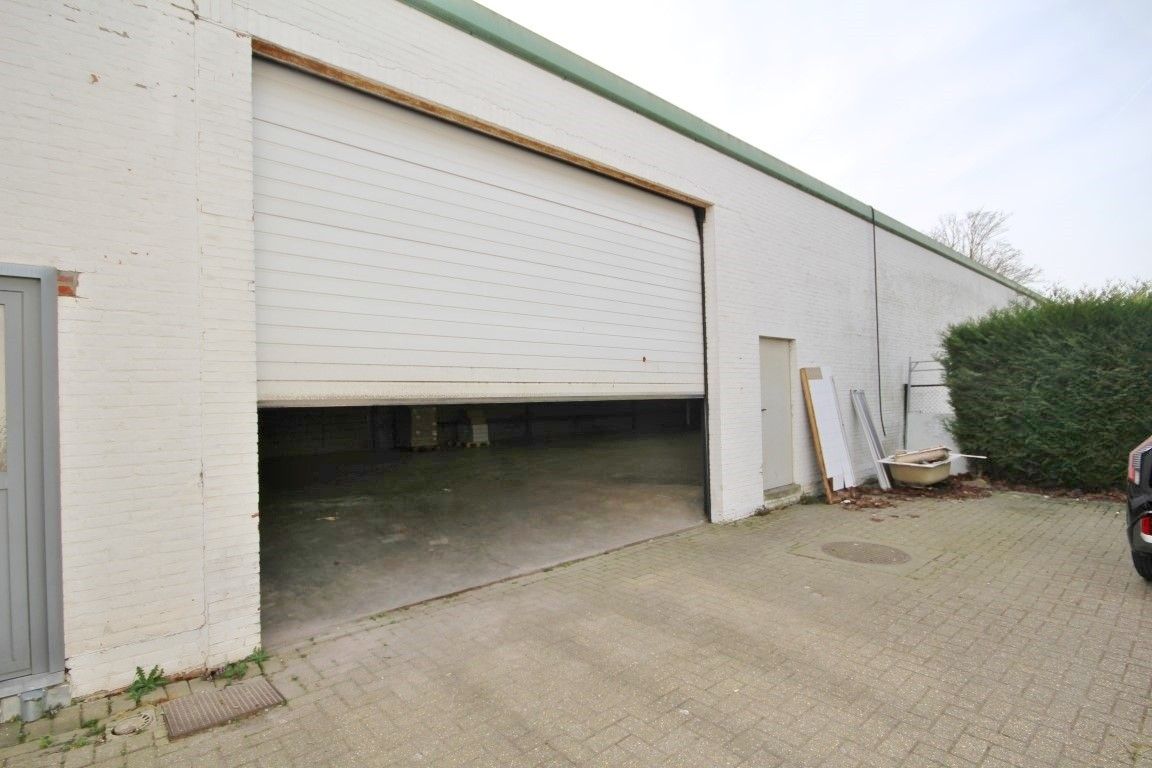 Instapklaar handelspand met magazijn op toplocatie in Sint-Truiden foto 2