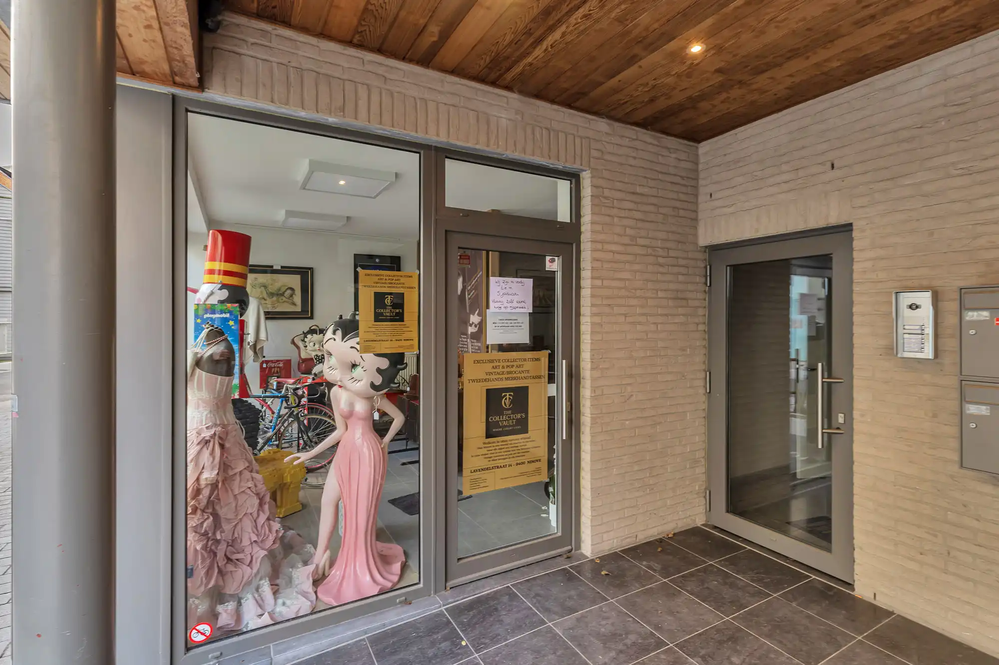 Commercieel gelijkvloers te centrum Ninove foto 2