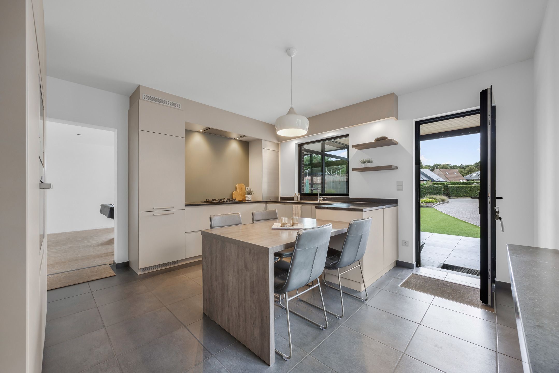 Grotendeels gerenoveerde woning met veel mogelijkheden foto 6