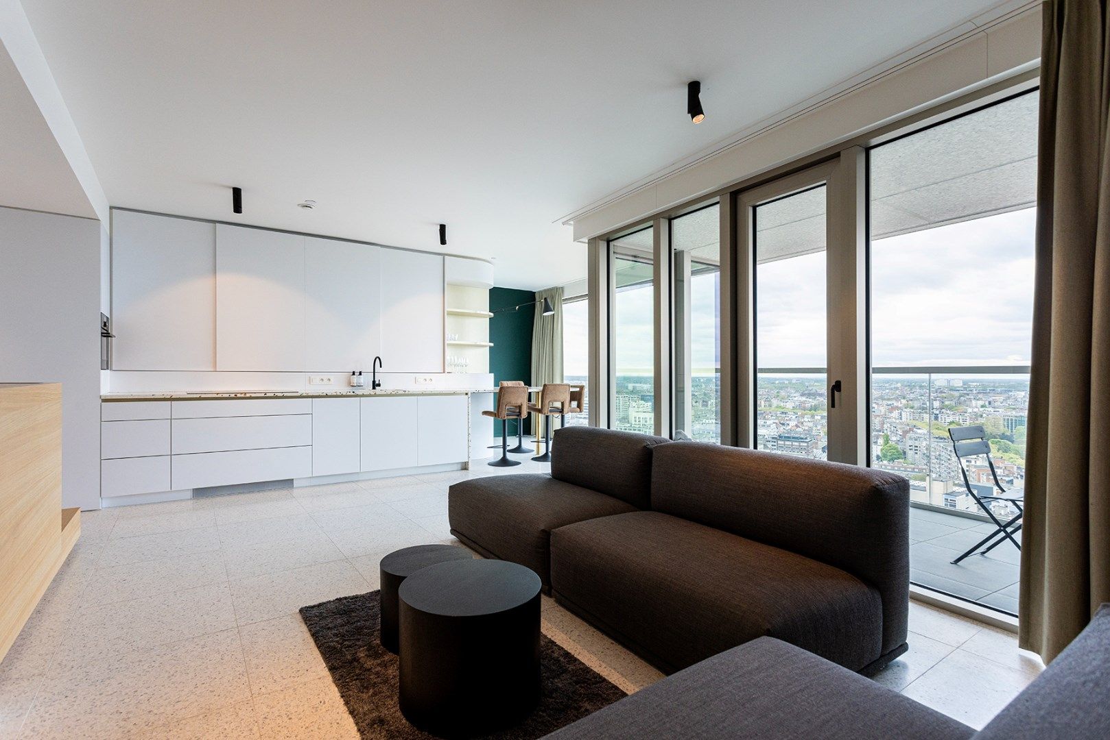 Exclusief wonen in de Antwerp Tower – Luxueus nieuwbouwappartement op de 21ste verdieping foto {{pictureIndex}}
