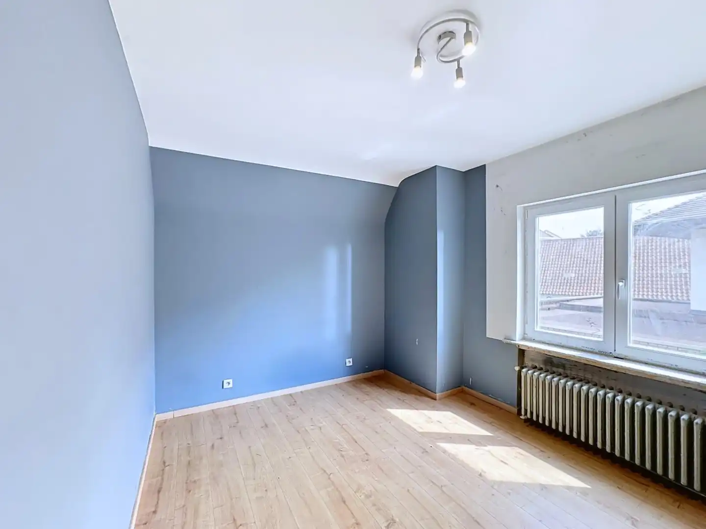 Statige villa met 4 slaapkamers en bureau foto 22