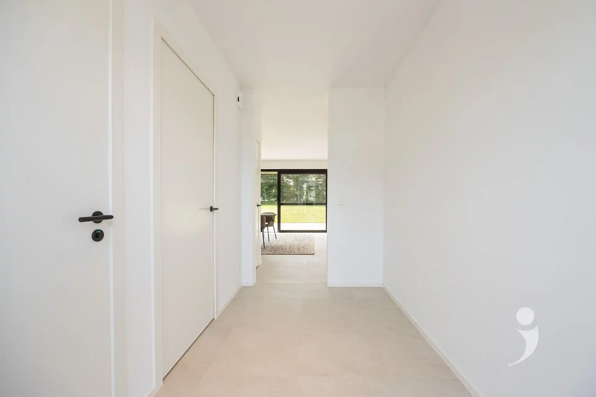 Ruime nieuwbouwwoning met prachtige tuin! foto 2