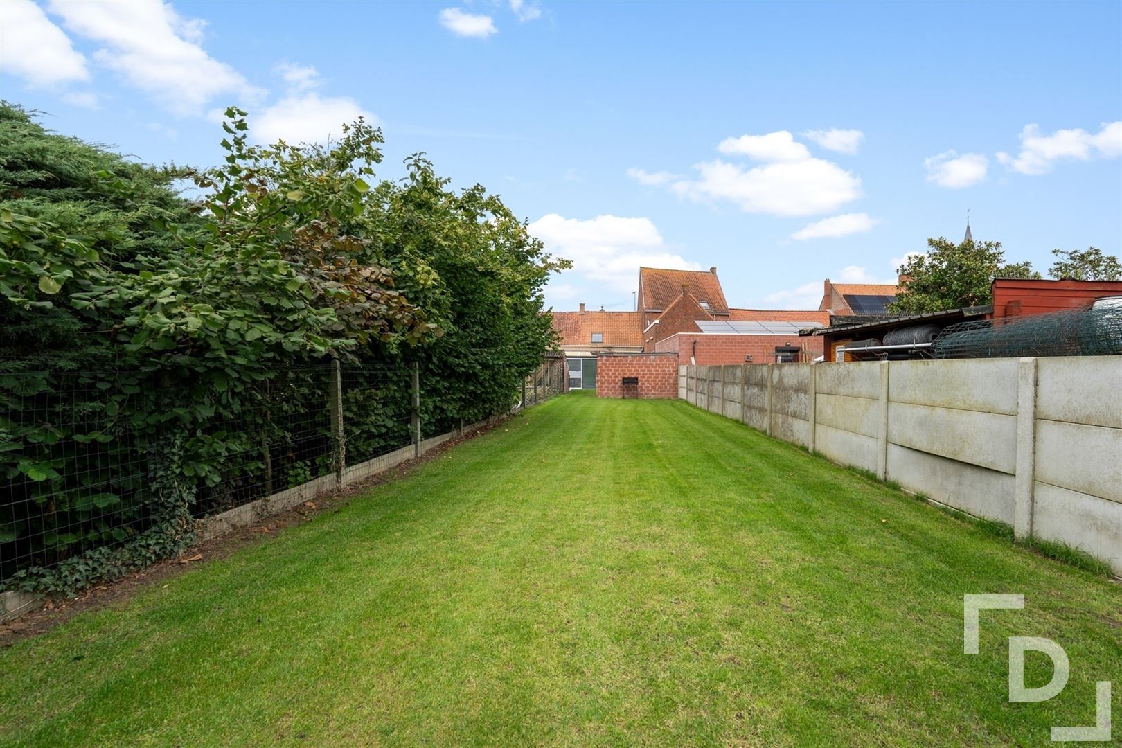 Gezinswoning met ruime tuin in hartje Krombeke! foto 5