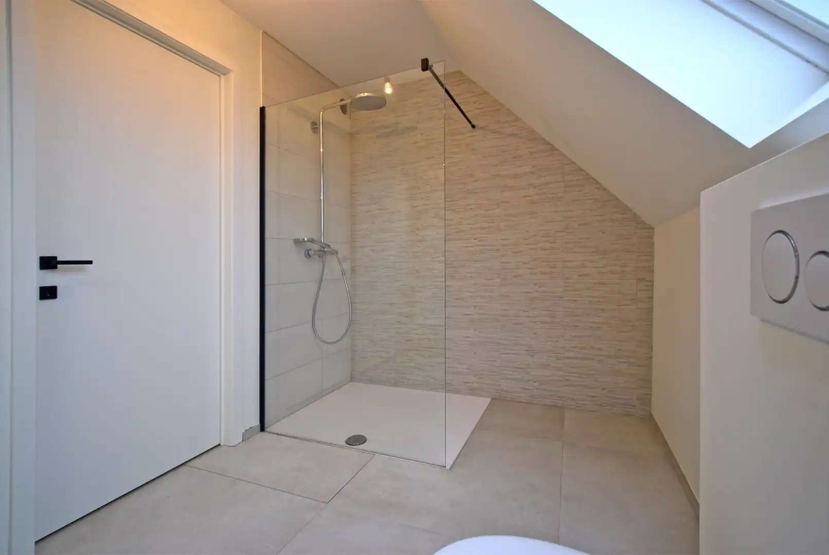 RUIM EIGENTIJDS DUPLEX APPARTEMENT MET RUIME TERRASSEN foto 11