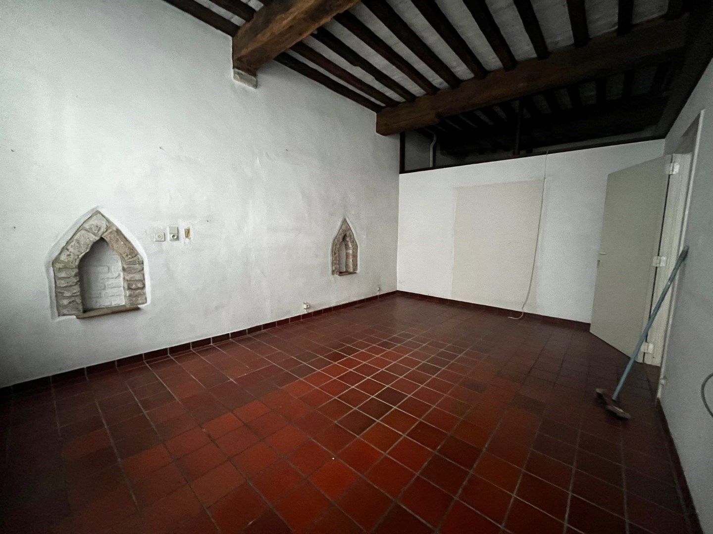 Karaktervol burgershuis gelegen aan de St-Jakobskerk in de historische stadskern  foto 5