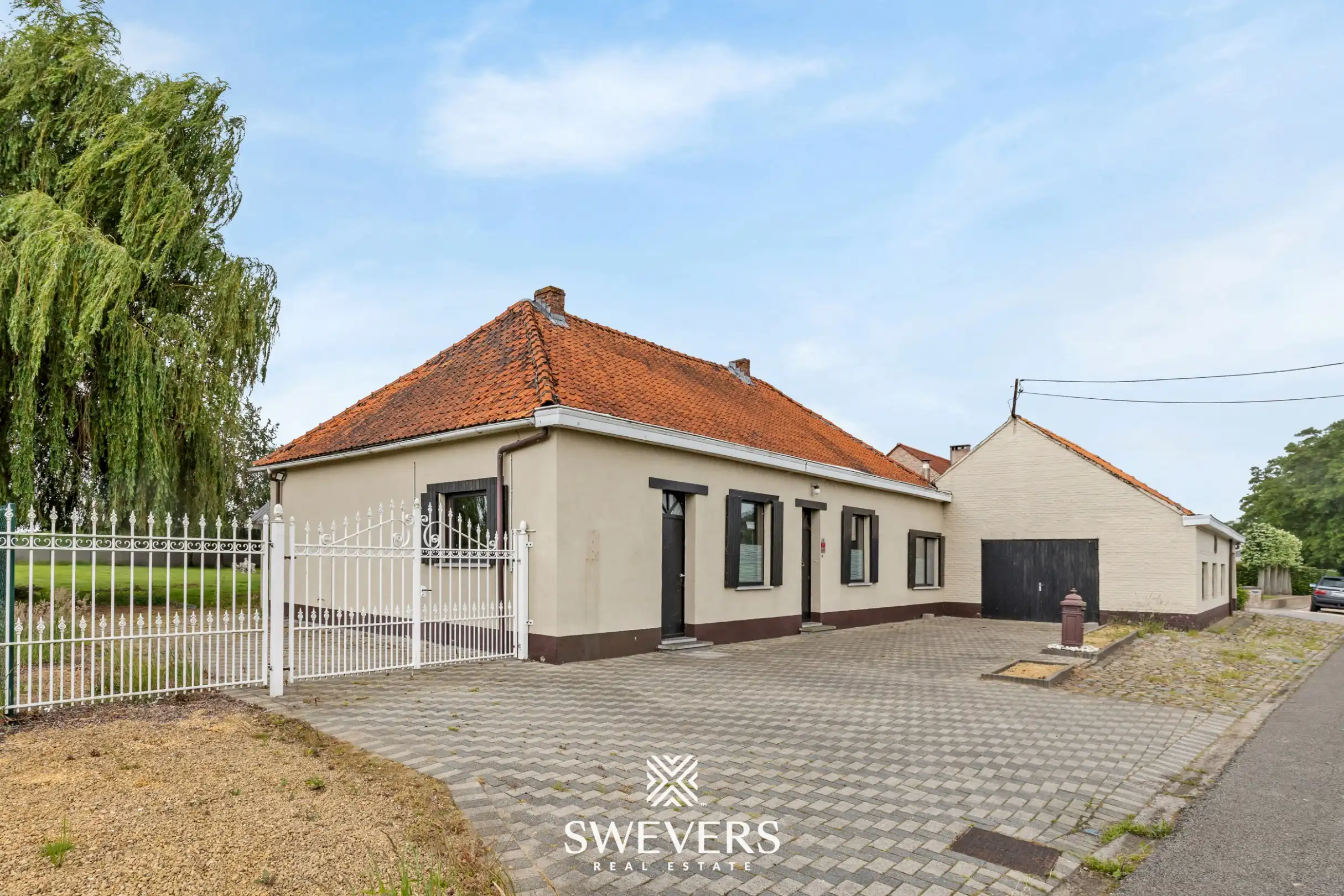Gelijkvloerse woning op 25a 03ca met grote garages. foto 29