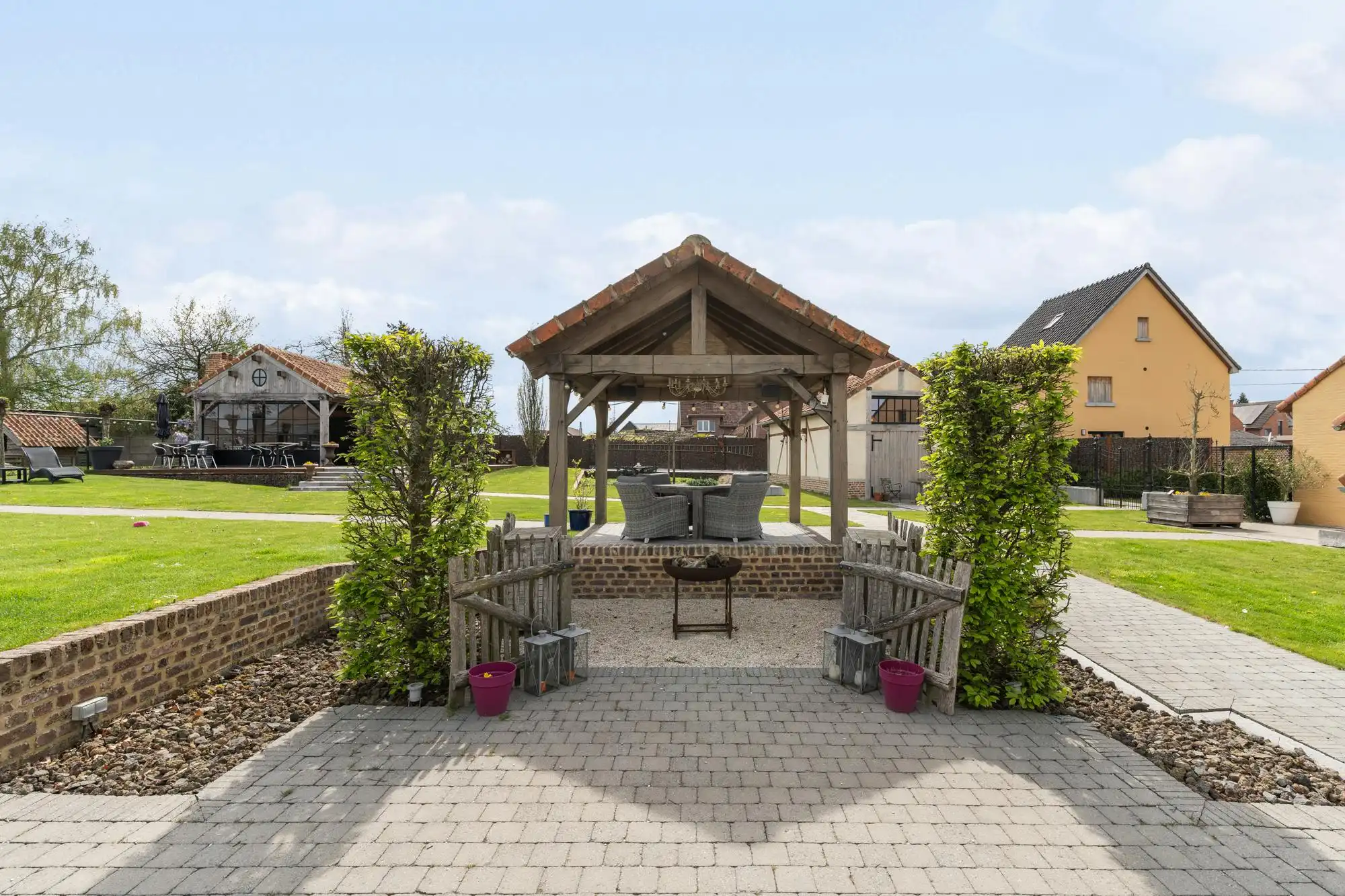 Exclusief domein met hoeve, wijnhuis en wellness foto 14