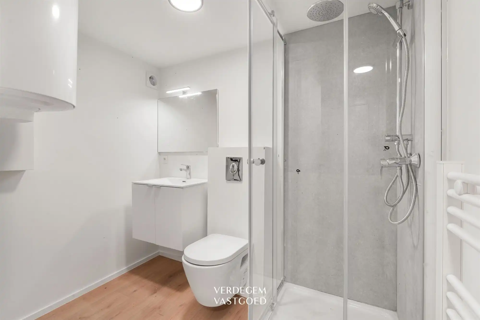 Sfeervolle studio met open keuken en fijne buitenruimte foto 9
