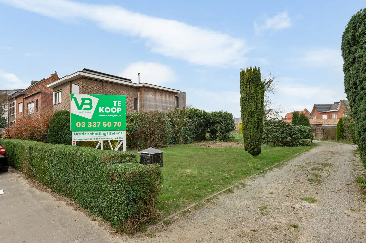 Bouwgrond van 885 m² voor open bebouwing, centraal gelegen in Lint foto {{pictureIndex}}