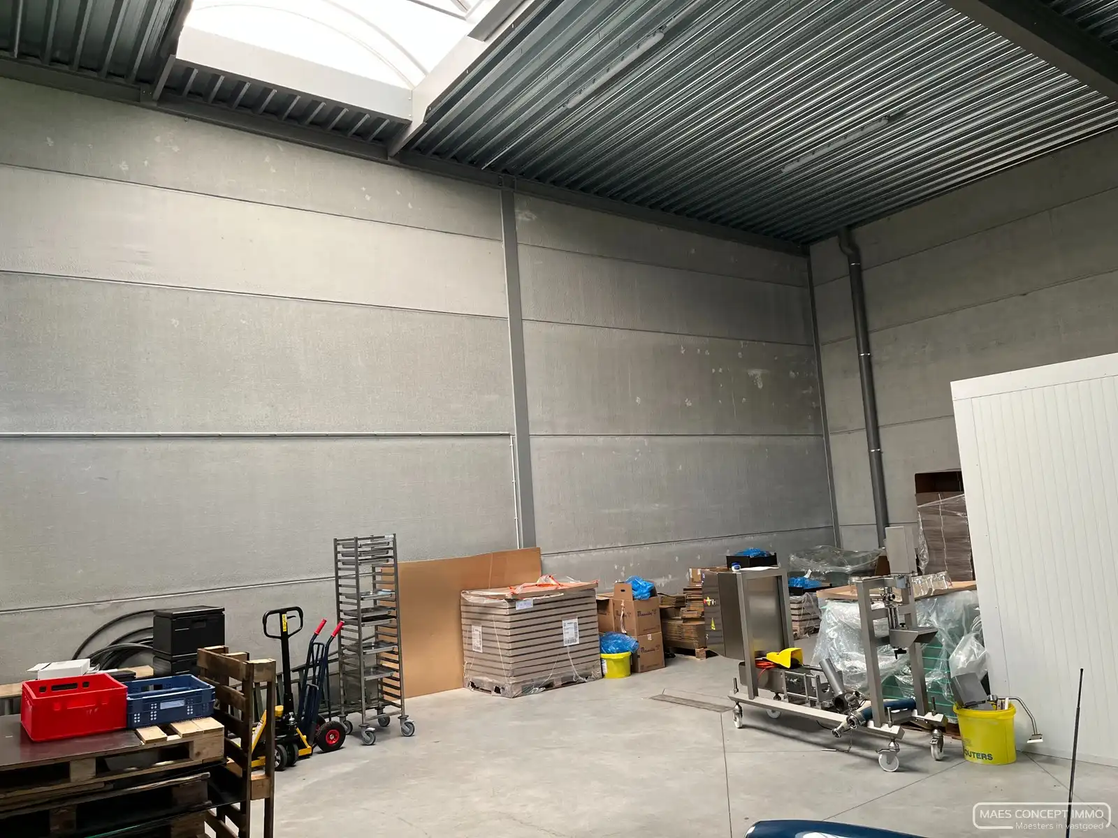 Magazijn te huur met bureel in Wielsbeke foto 6