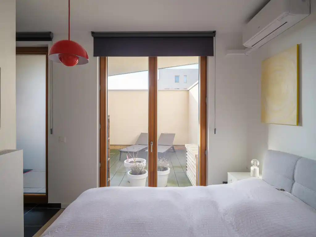 Lichtrijk appartement met weids zicht, twee slaapkamers en drie bijzonder ruime terrassen, gelegen in een bruisende en dynamische omgeving. foto 13