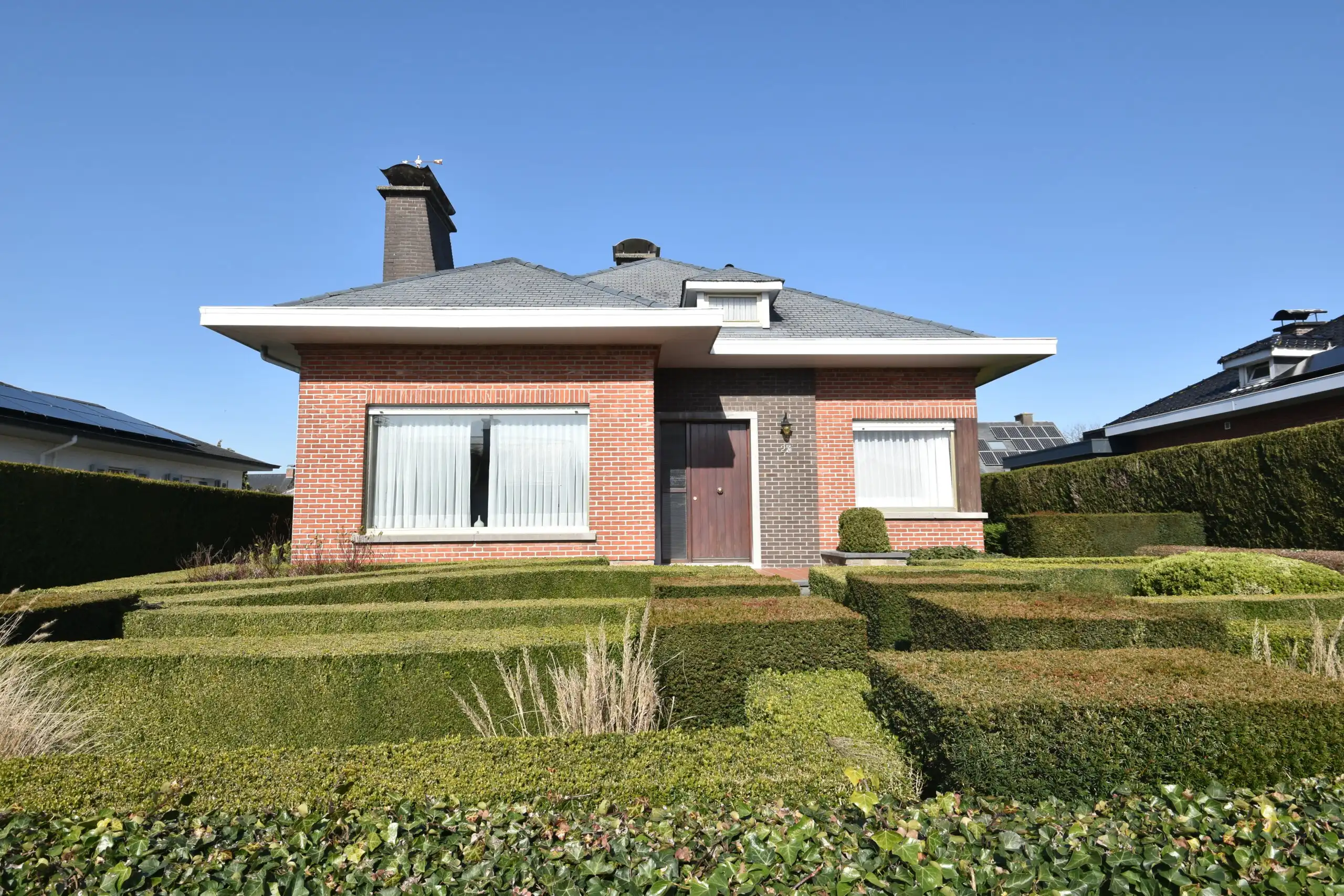 Sfeervolle bungalow met tuin en volop potentieel voor jouw persoonlijke touch! foto {{pictureIndex}}