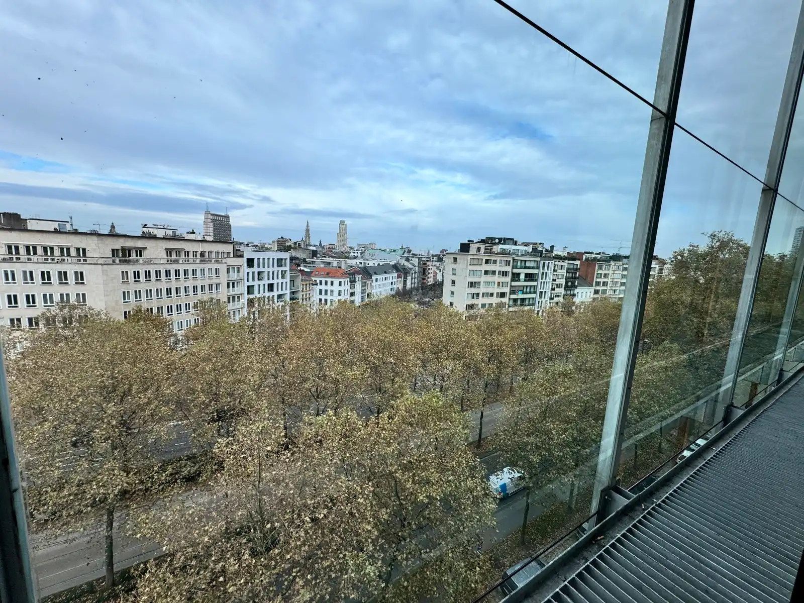 Volledig bemeubeld kantoor te huur in hartje Antwerpen  foto 4