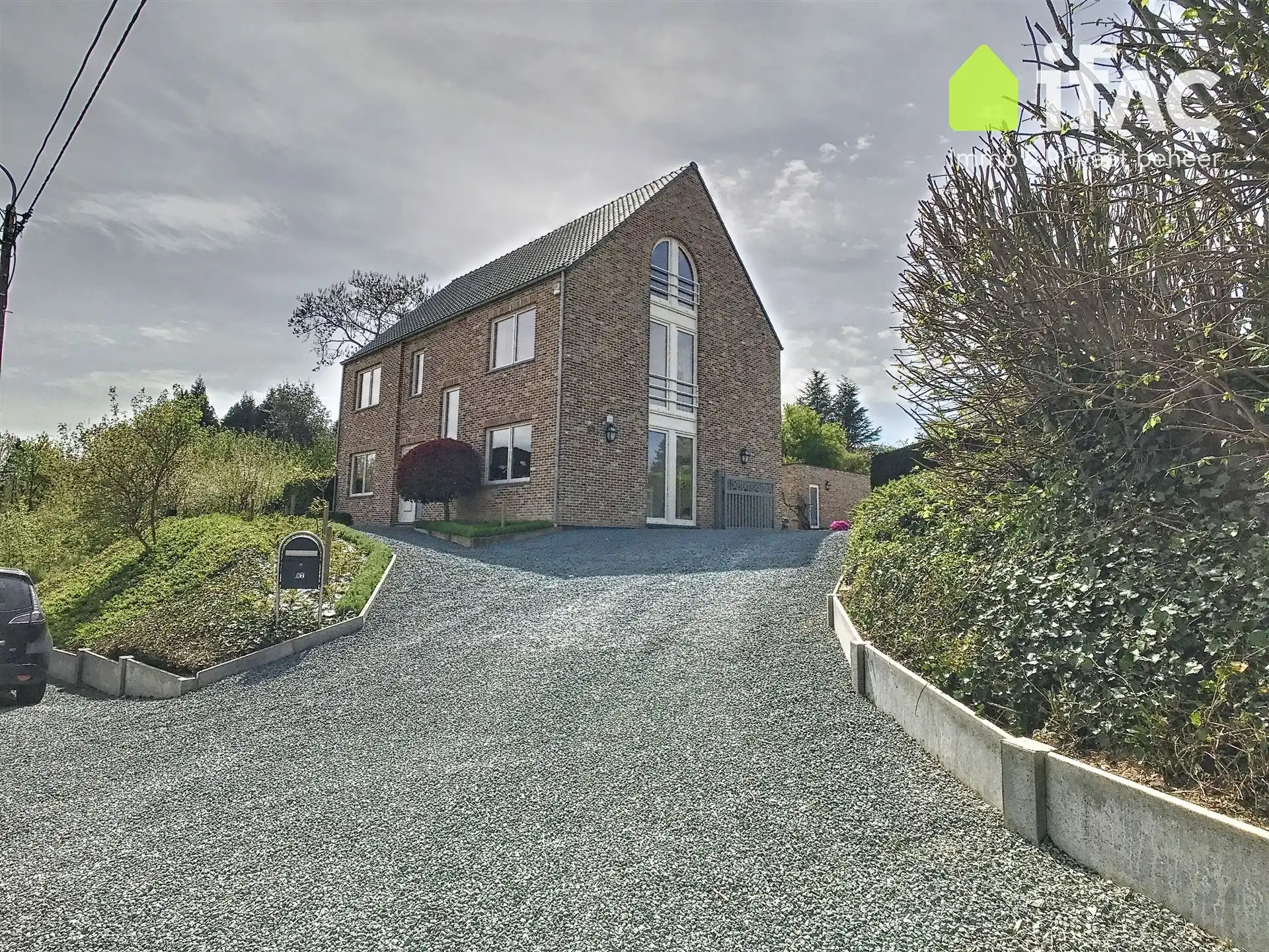 Landelijke villa met 4 slaapkamers  foto {{pictureIndex}}