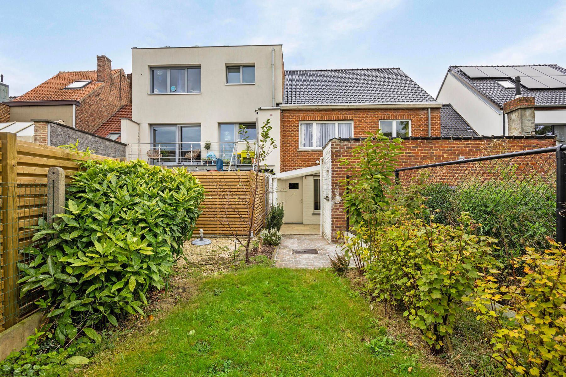 Gesloten bebouwing met 3 slaapkamers tuin en garage! foto 23