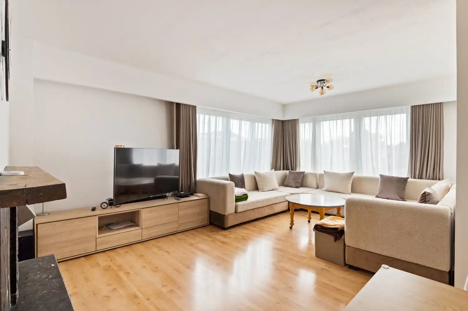 Appartement met 2 slaapkamers en 2 garages in de Unitas Wijk! foto 5