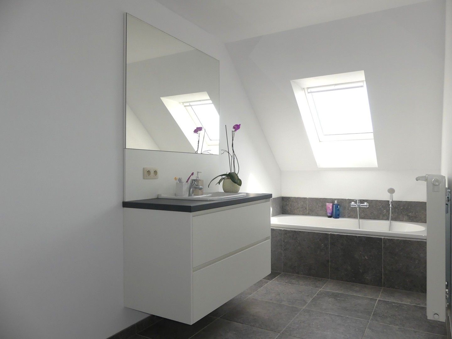 Recente nieuwbouw en lage energiewoning met tuin foto 11