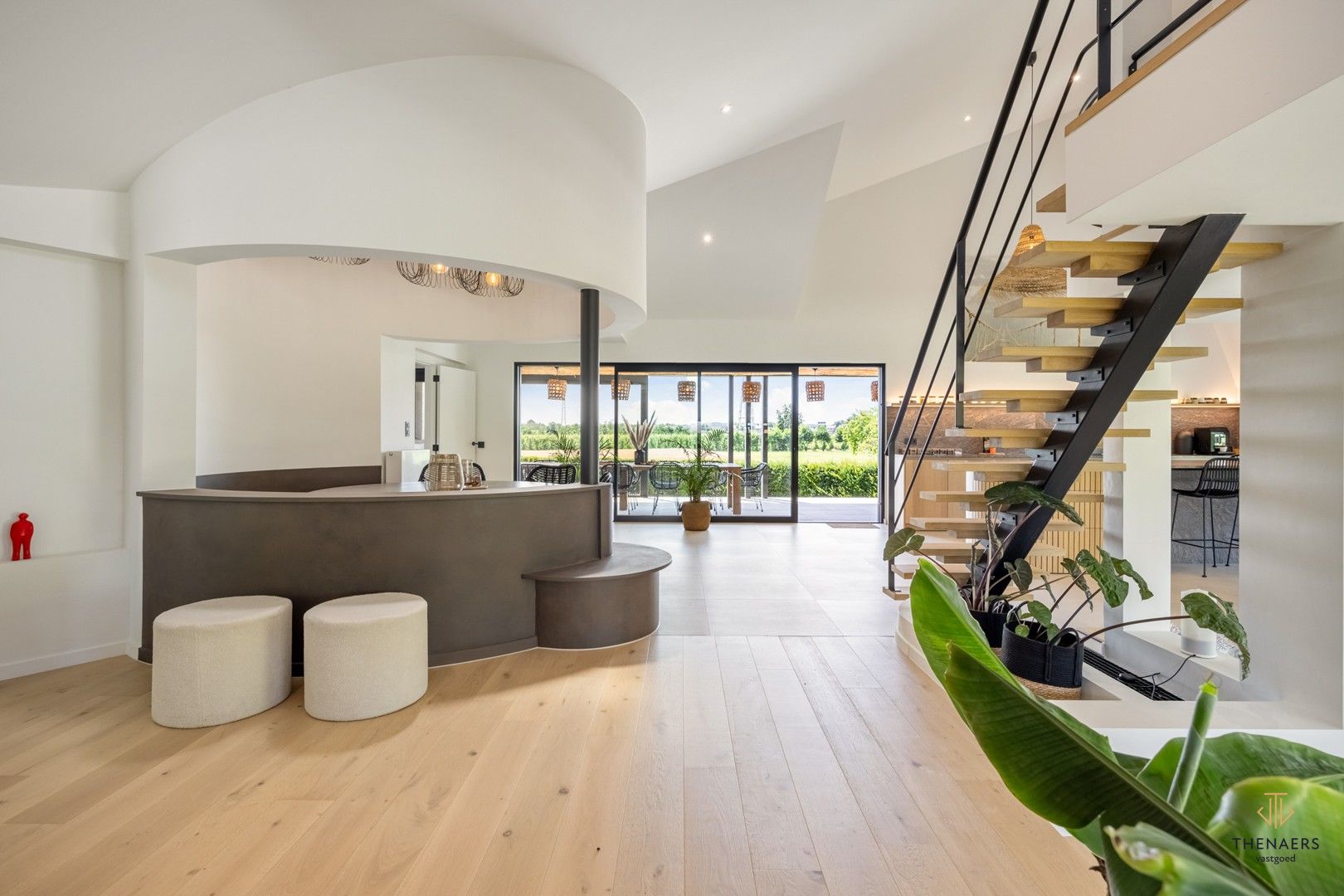 UNIEKE GERENOVEERDE WONING MET 4 SLAAPKAMERS EN PRACHTIG UITZICHT OP DE VELDEN. foto 17