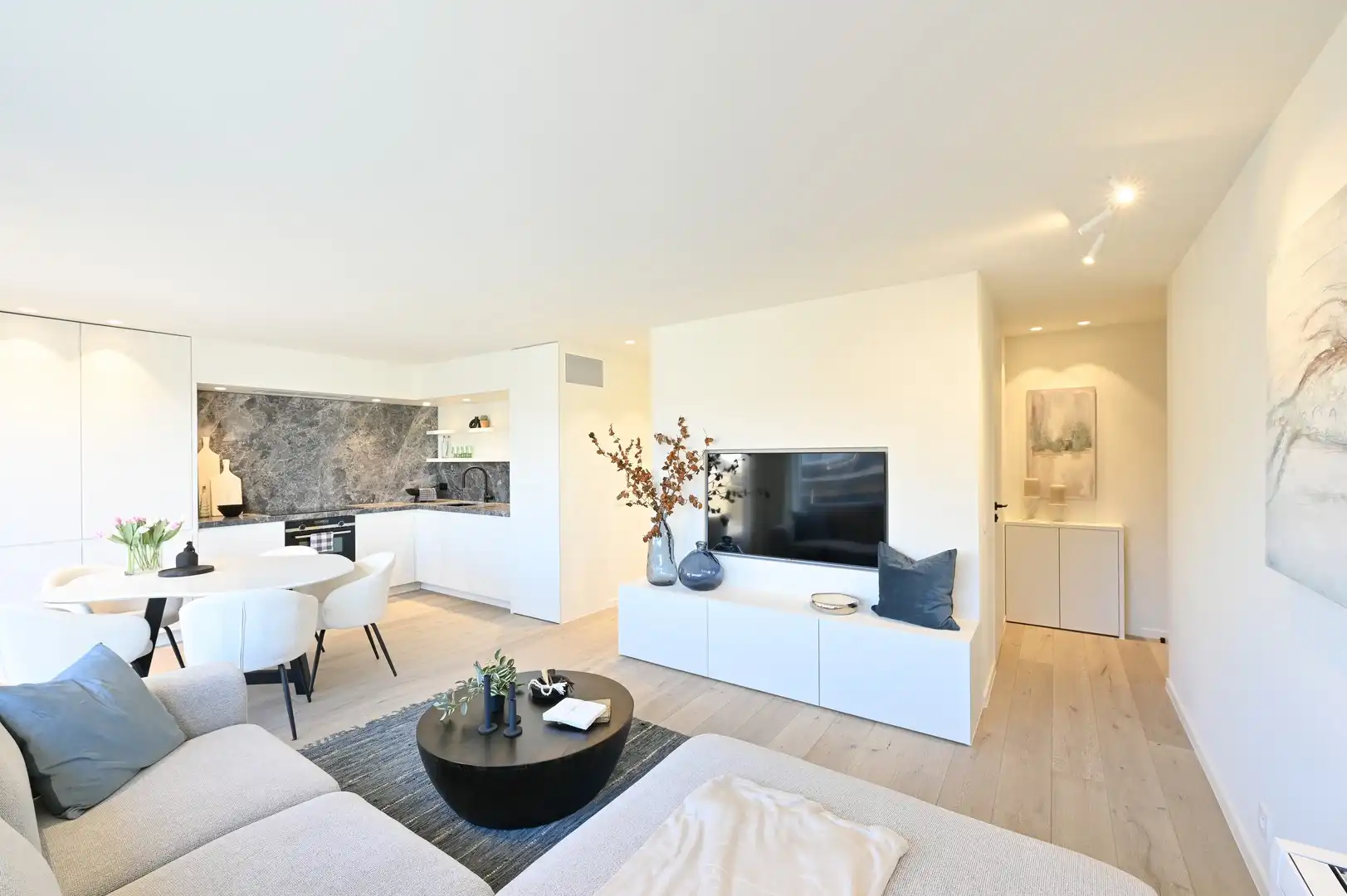 Prachtig penthouse appartement gelegen nabij de Zeedijk, de winkels en het Van Bunnenplein. foto {{pictureIndex}}