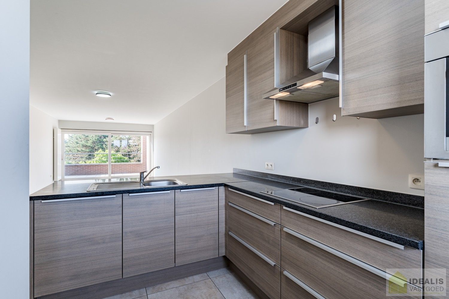 IDEALIS VASTGOED - INSTAPKLAAR APPARTEMENT MET 2 SLAAPKAMERS, AANGENAME LEEFRUIMTE MET AANSLUITEND TERRAS, ONDERGRONDSE PARKEERPLAATS EN BERGRUIMTE. Zeer geschikt voor kandidaten op zoek naar betaalbare woonruimte in nieuwstaat vlak bij de stadskern van Bree! foto 12
