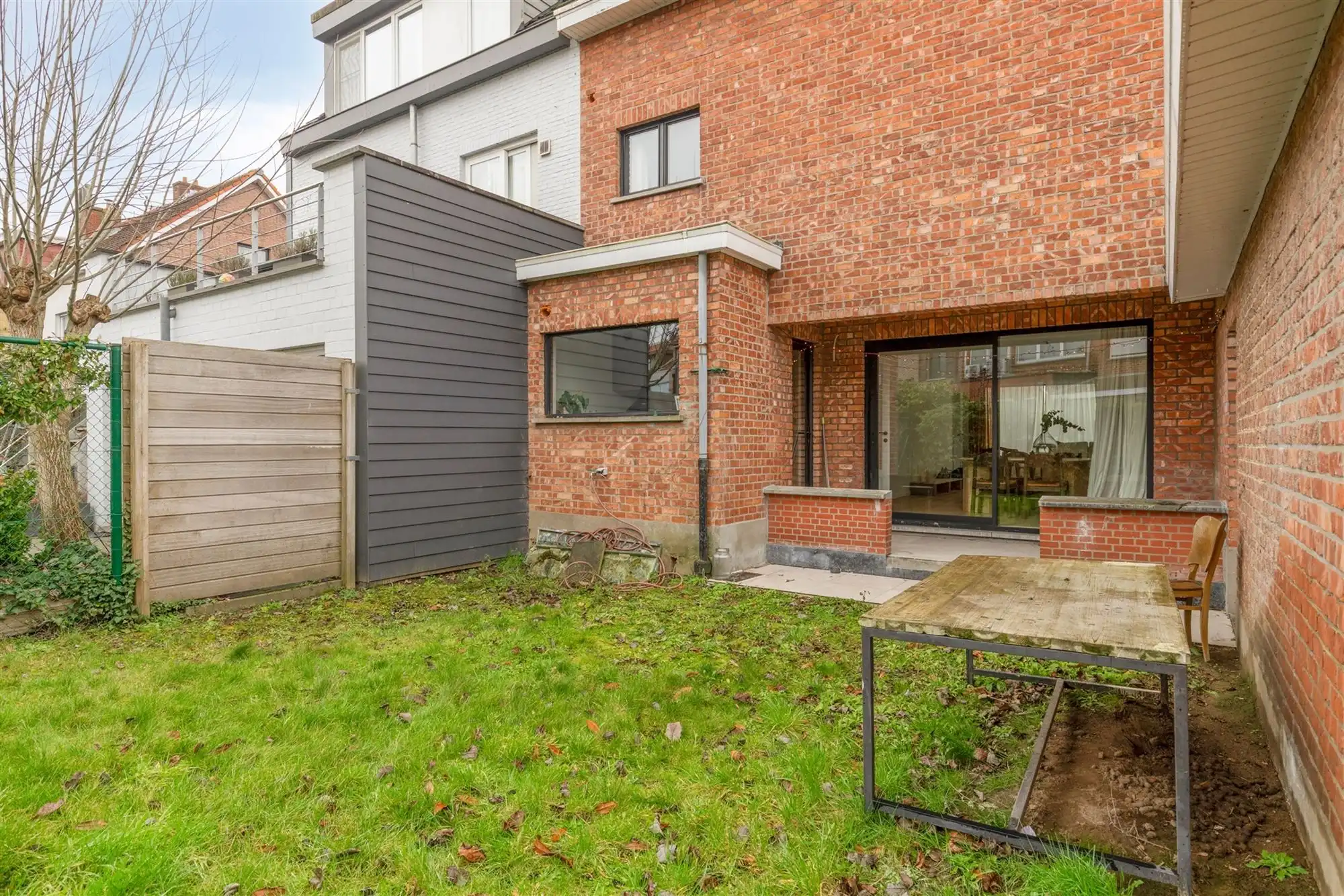 Karaktervolle halfopen bebouwing in rustige woonwijk foto 13