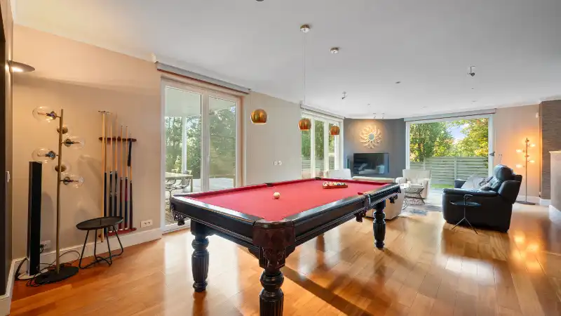 Exclusief gelegen stijlvolle villa op 24 are palende aan natuurgebied foto 5