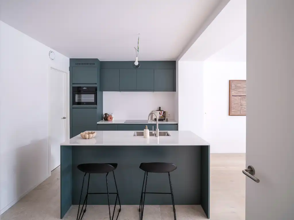 Knap gerenoveerd 2-slaapkamer appartement met ruim privatief terras foto 5