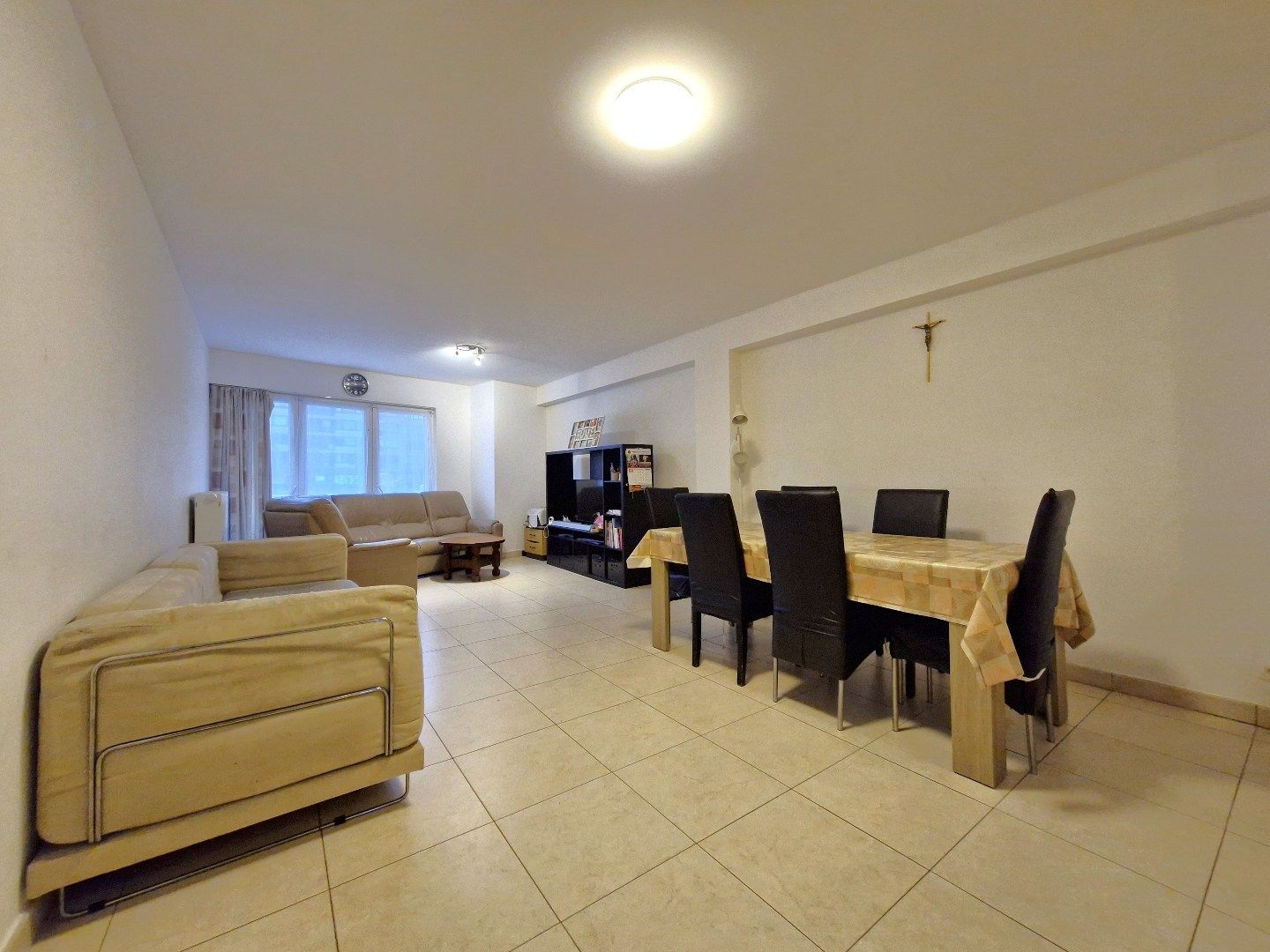 Ruim drieslaapkamerappartement met zonnig terras nabij de zeedijk van Heist. foto 4