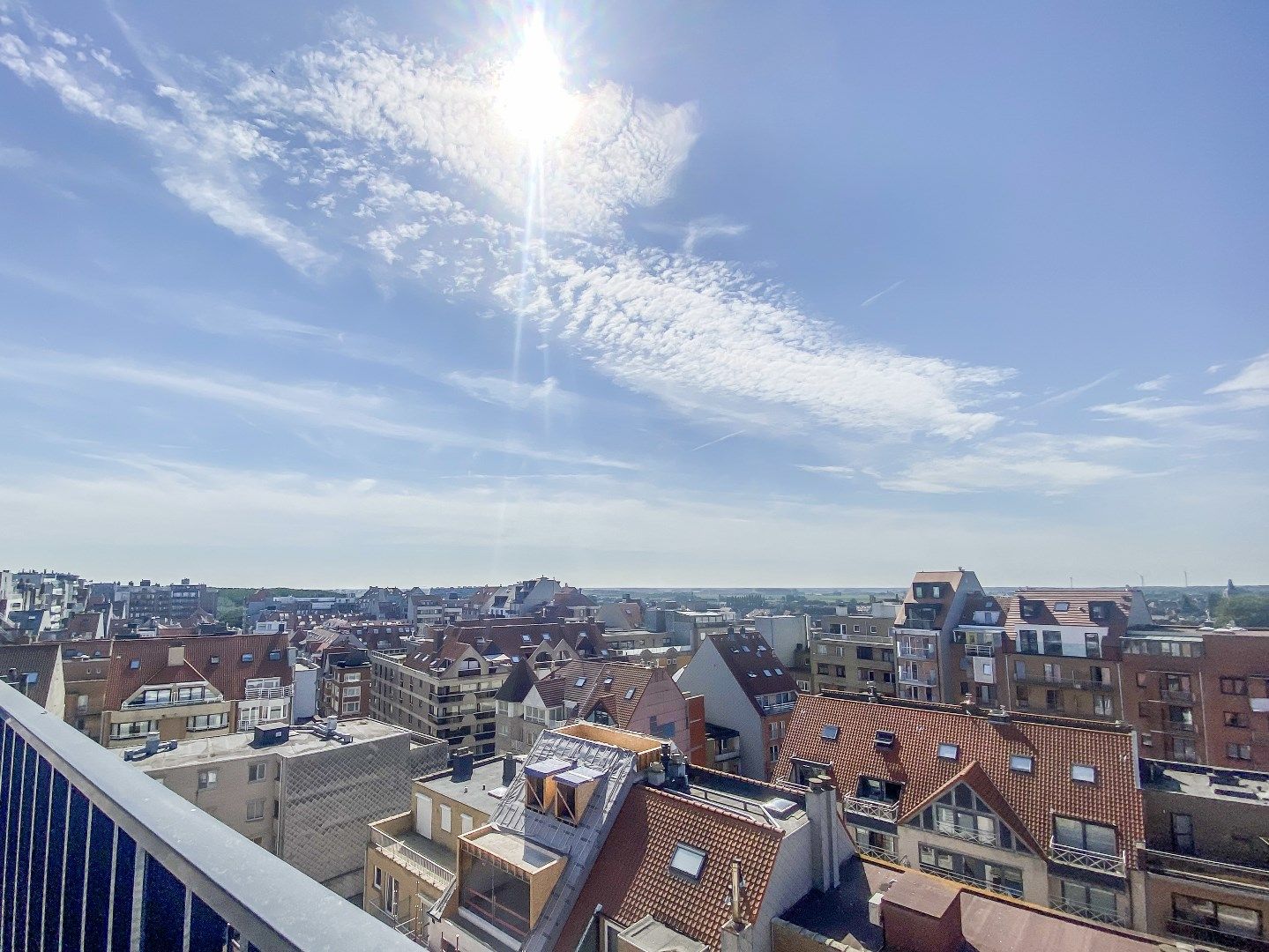 Uitzonderlijk gerenoveerd penthouse met frontaal zeezicht (gevelbreedte 11m) met  riante terrassen (circa. 77m²) gelegen op enkele passen van het Heldenplein.  foto 16