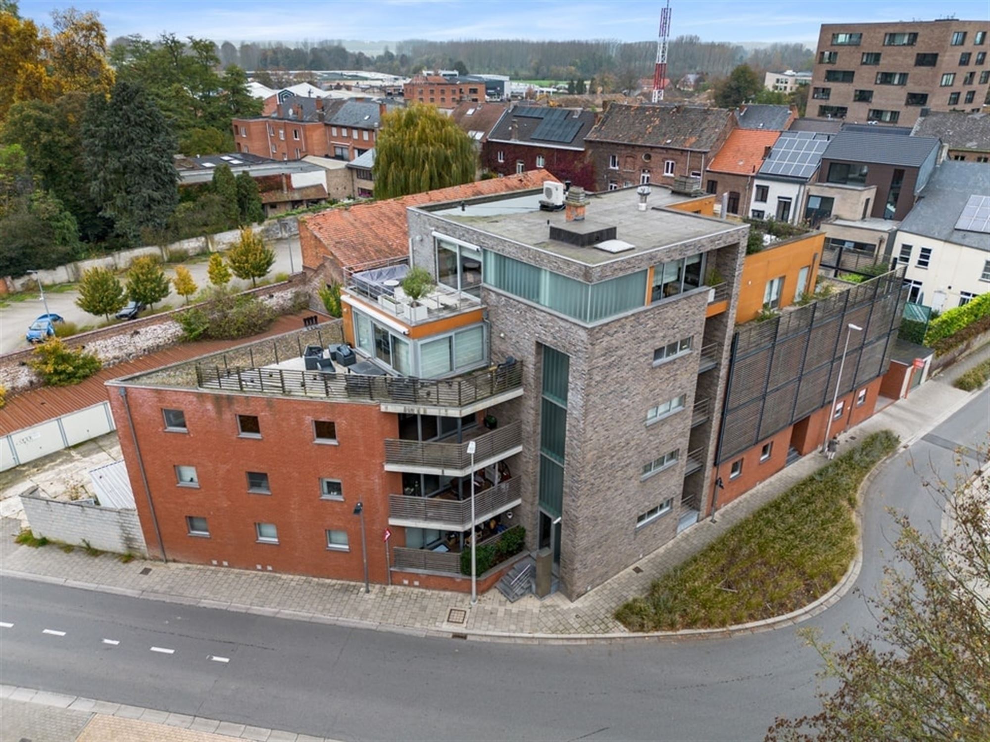 GEZELLIG 2-SLK APPARTEMENT MET TERRAS VLAKBIJ HET CENTRUM VAN SINT-TRUIDEN  foto 4