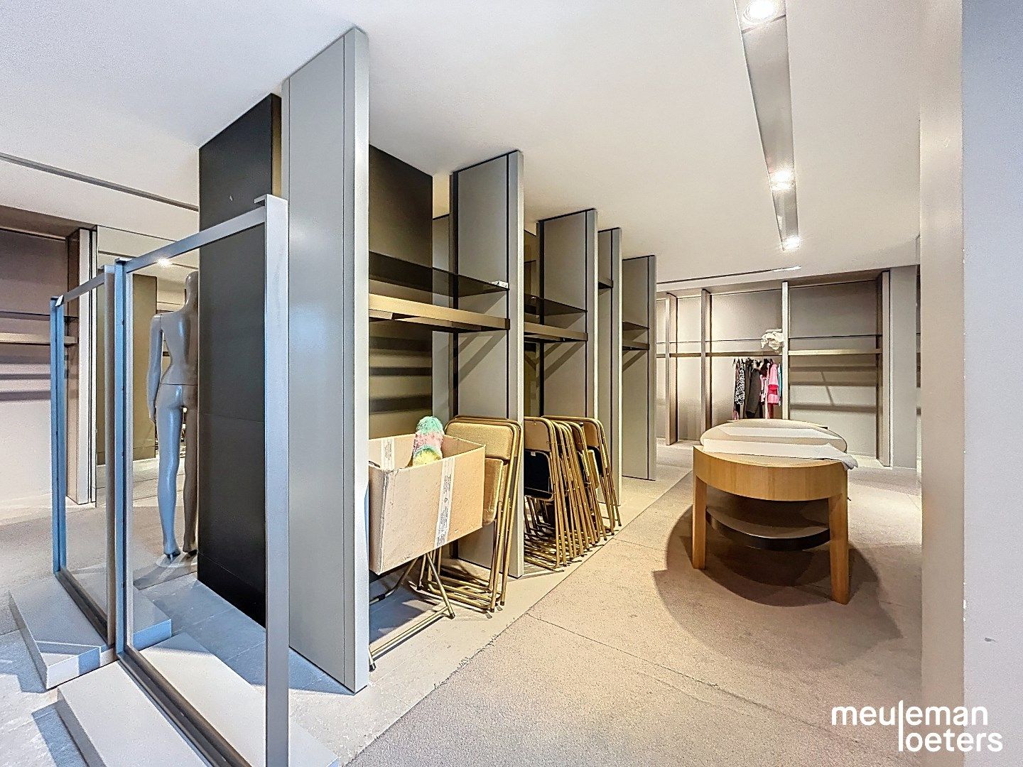 Unieke winkelruimte in het commercieel centrum foto 3