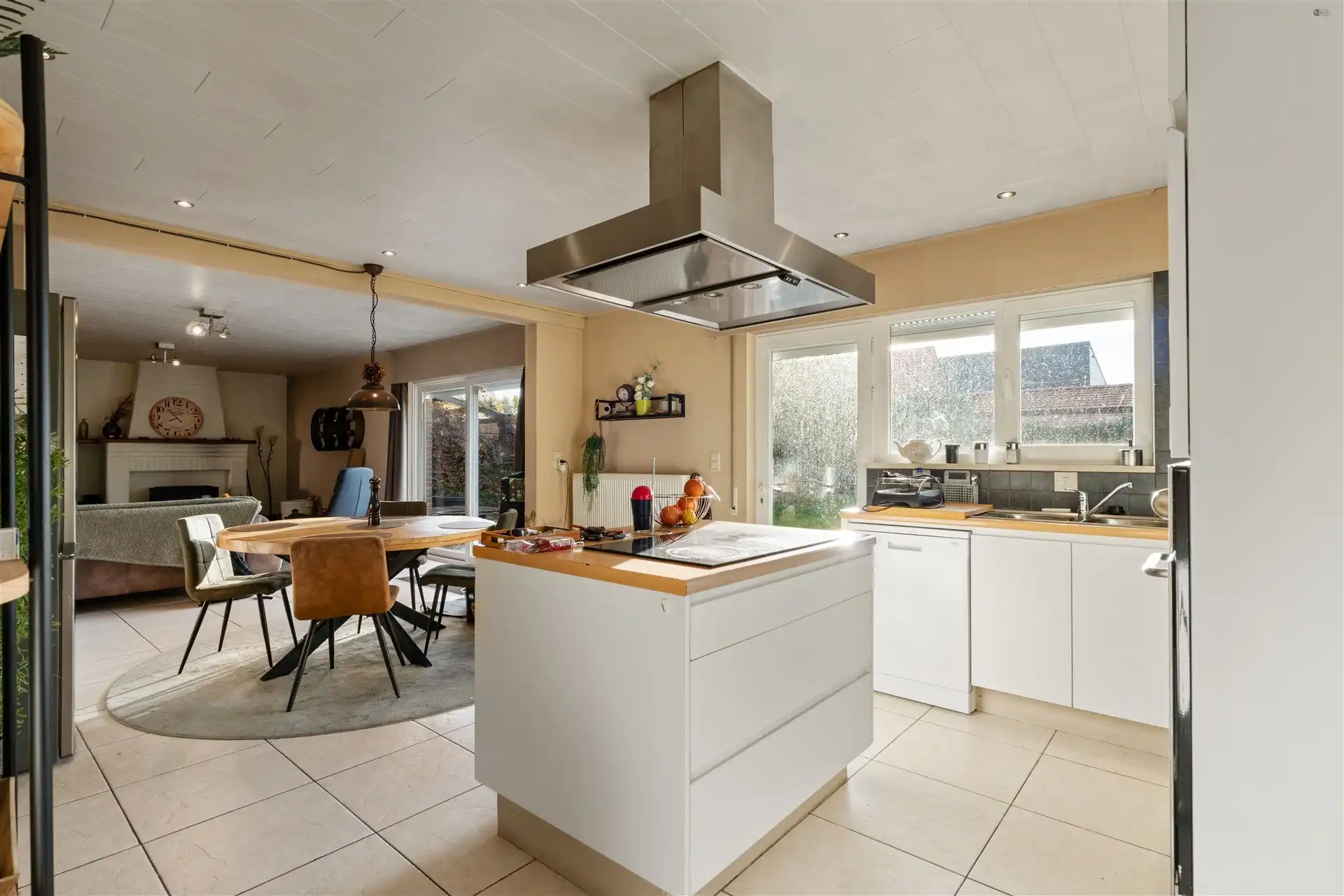 Grote grond met 2 woningen en magazijn van 700m² foto 16