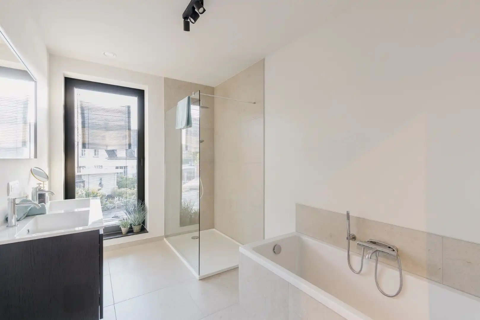 Instapklare nieuwbouwwoning in hartje Harelbeke - 6% btw! foto 11