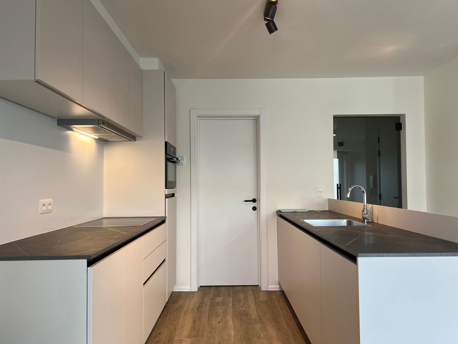 INSTAPKLAAR TWEESLAAPKAMER-APPARTEMENT TE HUUR - LIEDEKERKE! foto 6