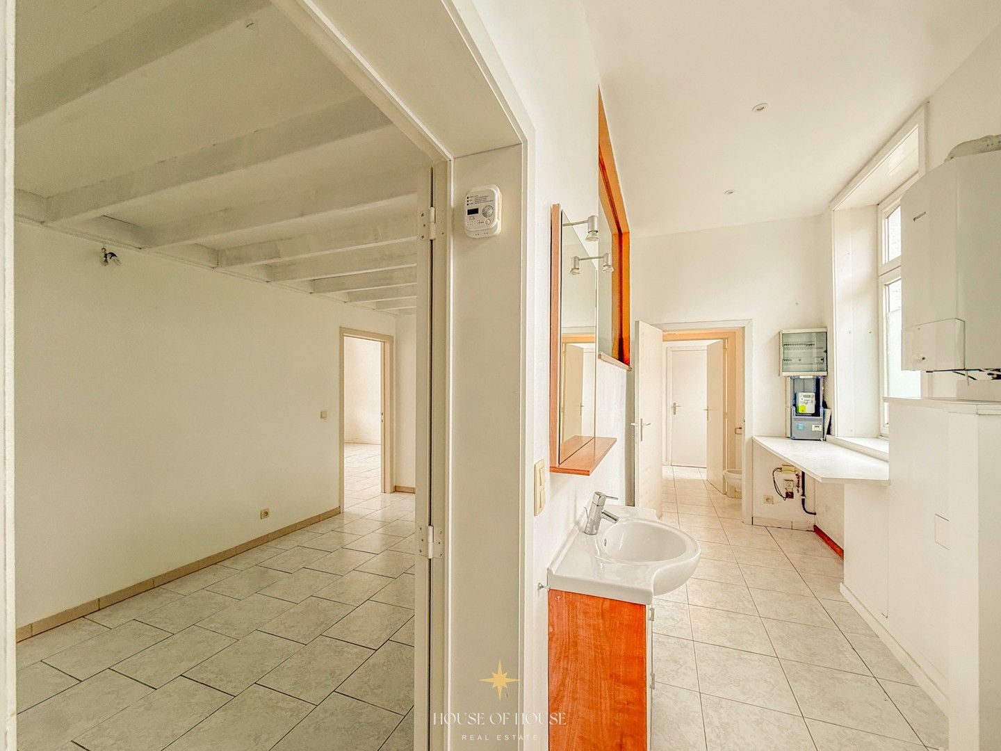 Exceptionele eigendom: Oude Gemeenteschool met directeurswoning, 3 appartementen en studio – zonder renovatieverplichting foto 30