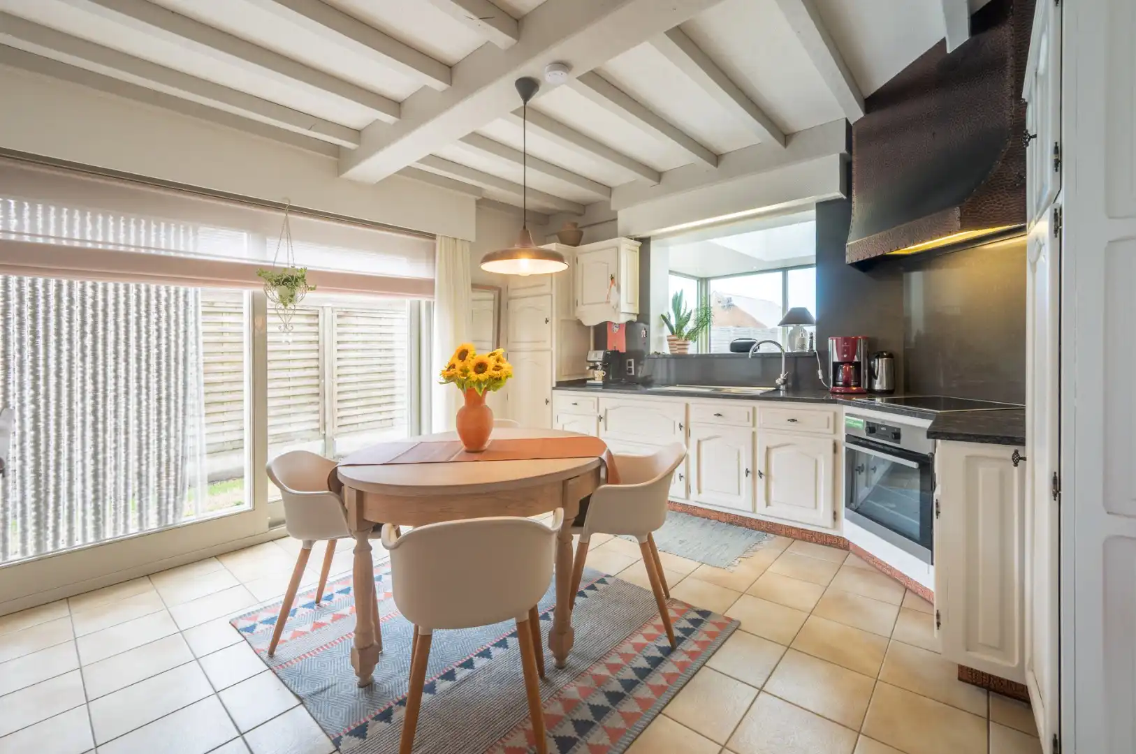 Charmante vrijstaande villa in fermette stijl met heerlijke tuin! foto 4