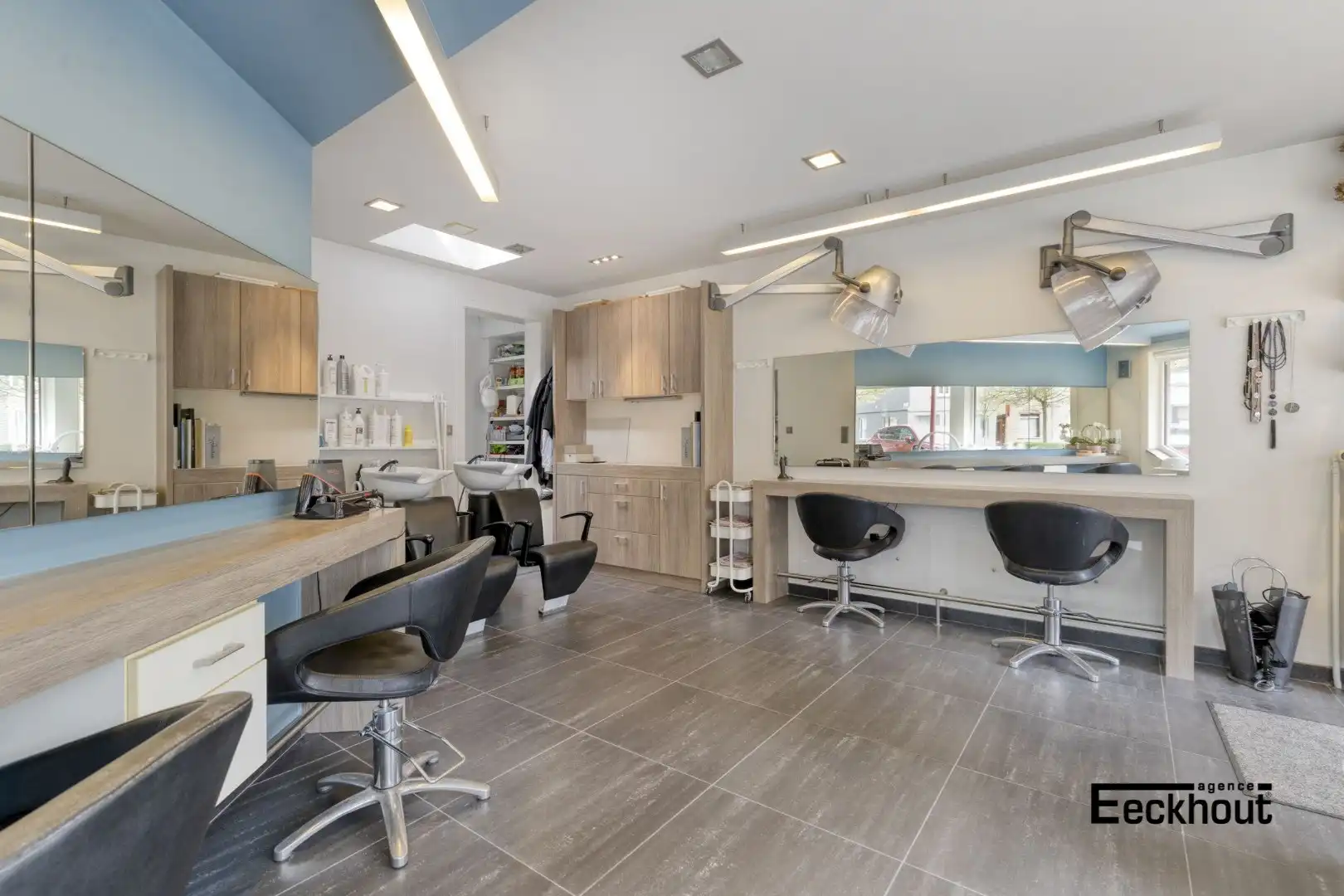 Multifunctionele handelsruimte met woonst en zonnige tuin  foto 3