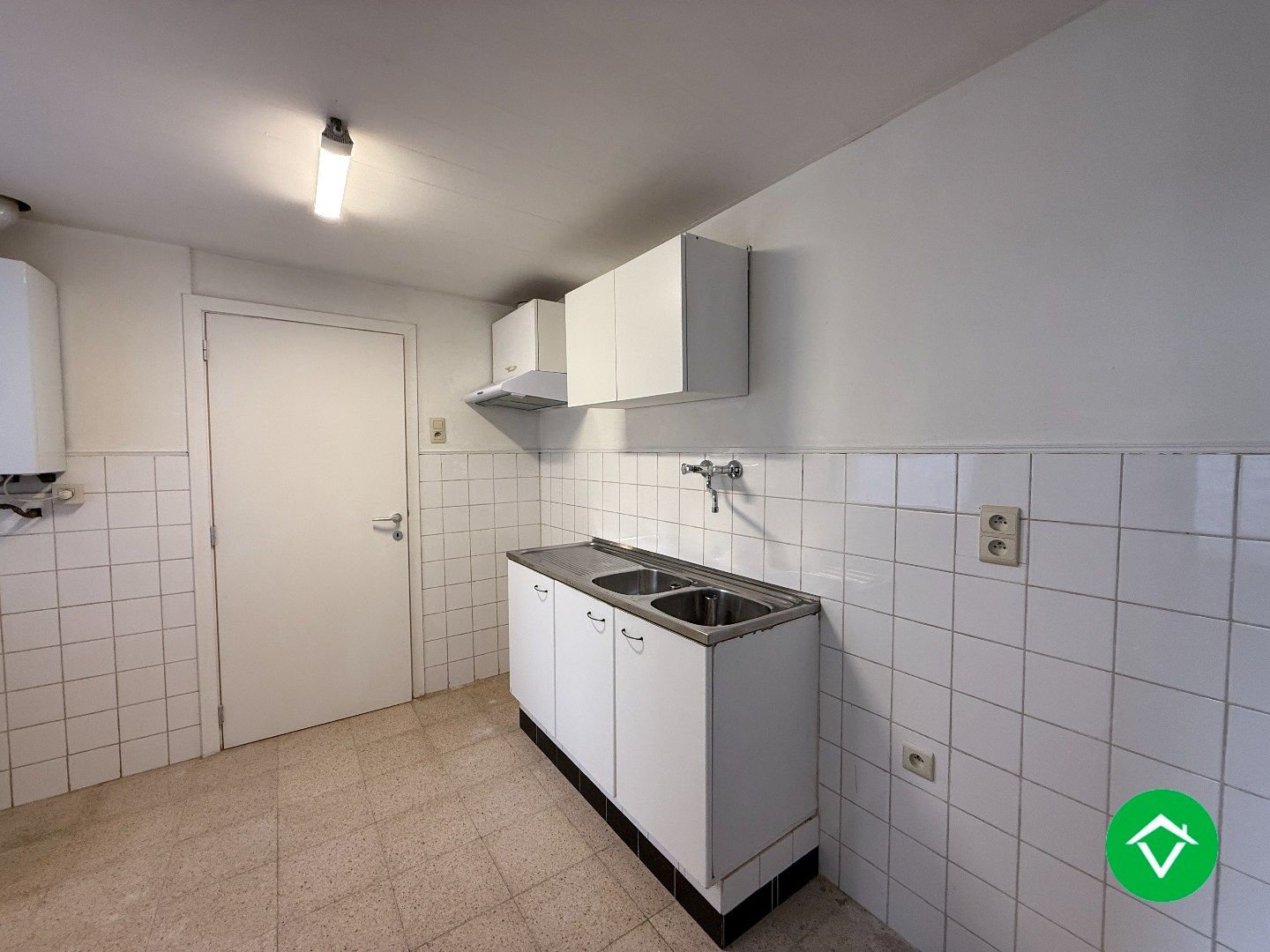 Woning met 3 slaapkamers en koer te centrum Roeselare foto 7