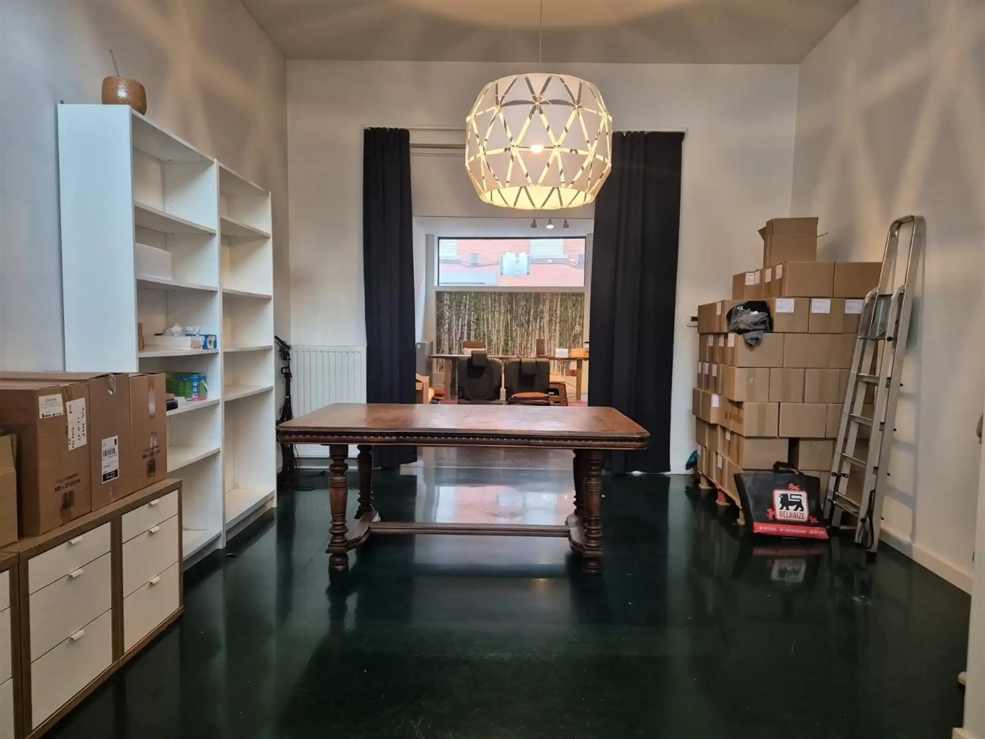 Gelijkvloerse kantoorruimte met kelder en terras. foto 11