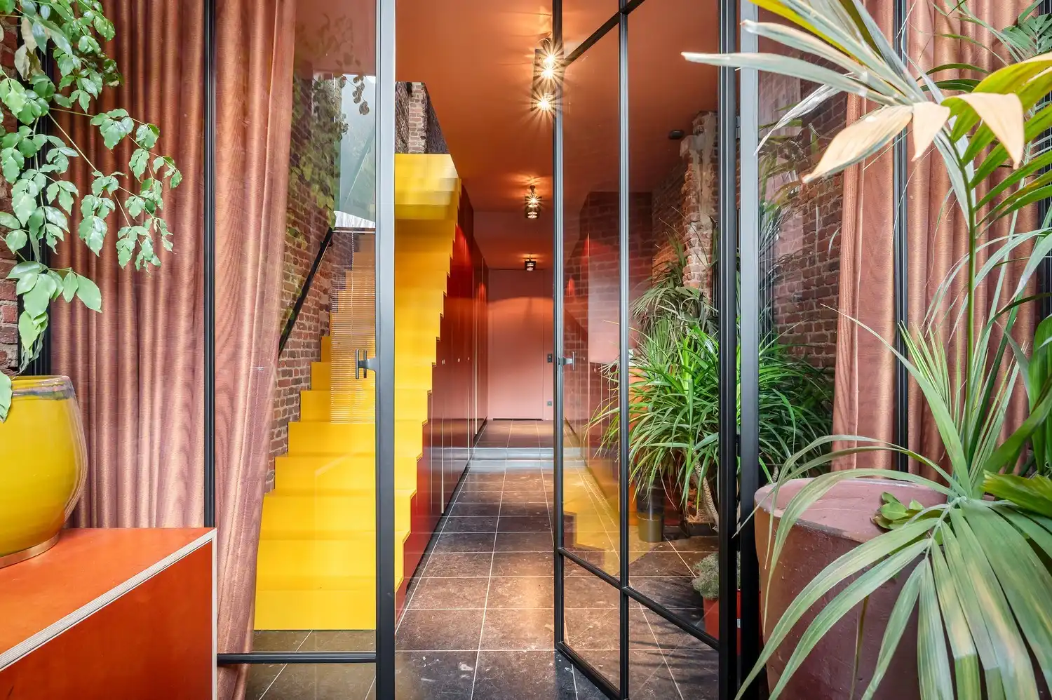 Karaktervolle erfgoedwoning op topligging tegenover de Sint-Gummaruskerk. foto 2