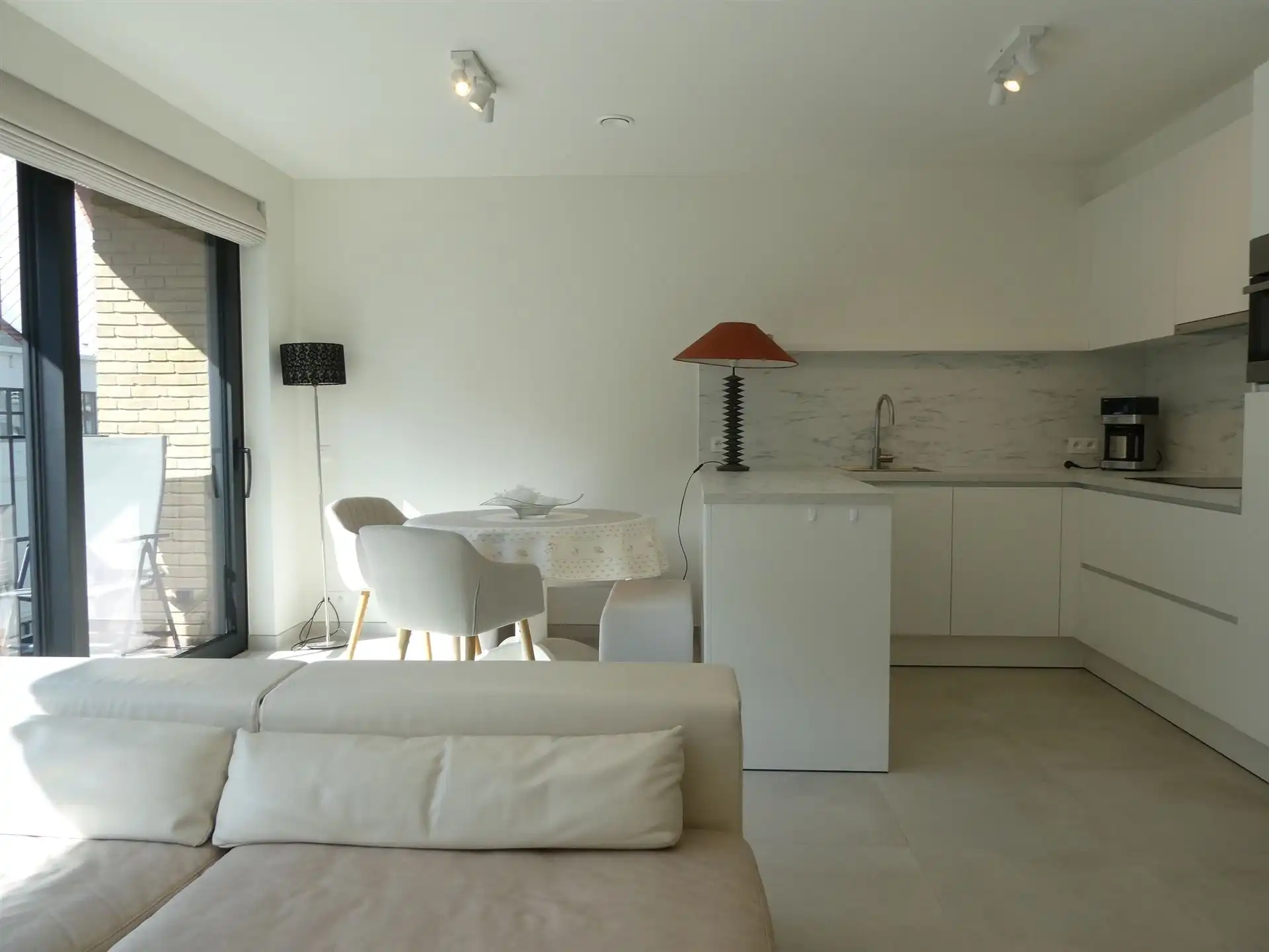 GEMEUBELD APPARTEMENT / WENDUINE foto 3