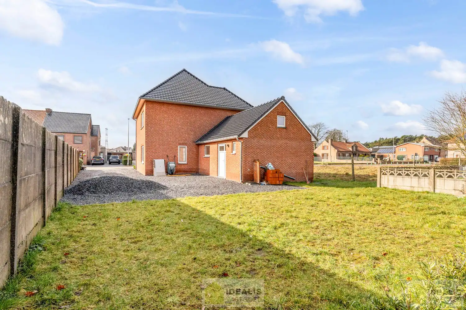 IDEALIS VASTGOED – Schitterend volledig vernieuwde woning met een heerlijke open leefruimte, luxe keuken, 3 ruime slaapkamers, twee badkamers én een ruime wasplaats! Dit heerlijke huis bevindt zich op een perceel van maar liefst 7a 94ca vlak bij het centrum van Eksel - EEN MUST VISIT! - foto 31