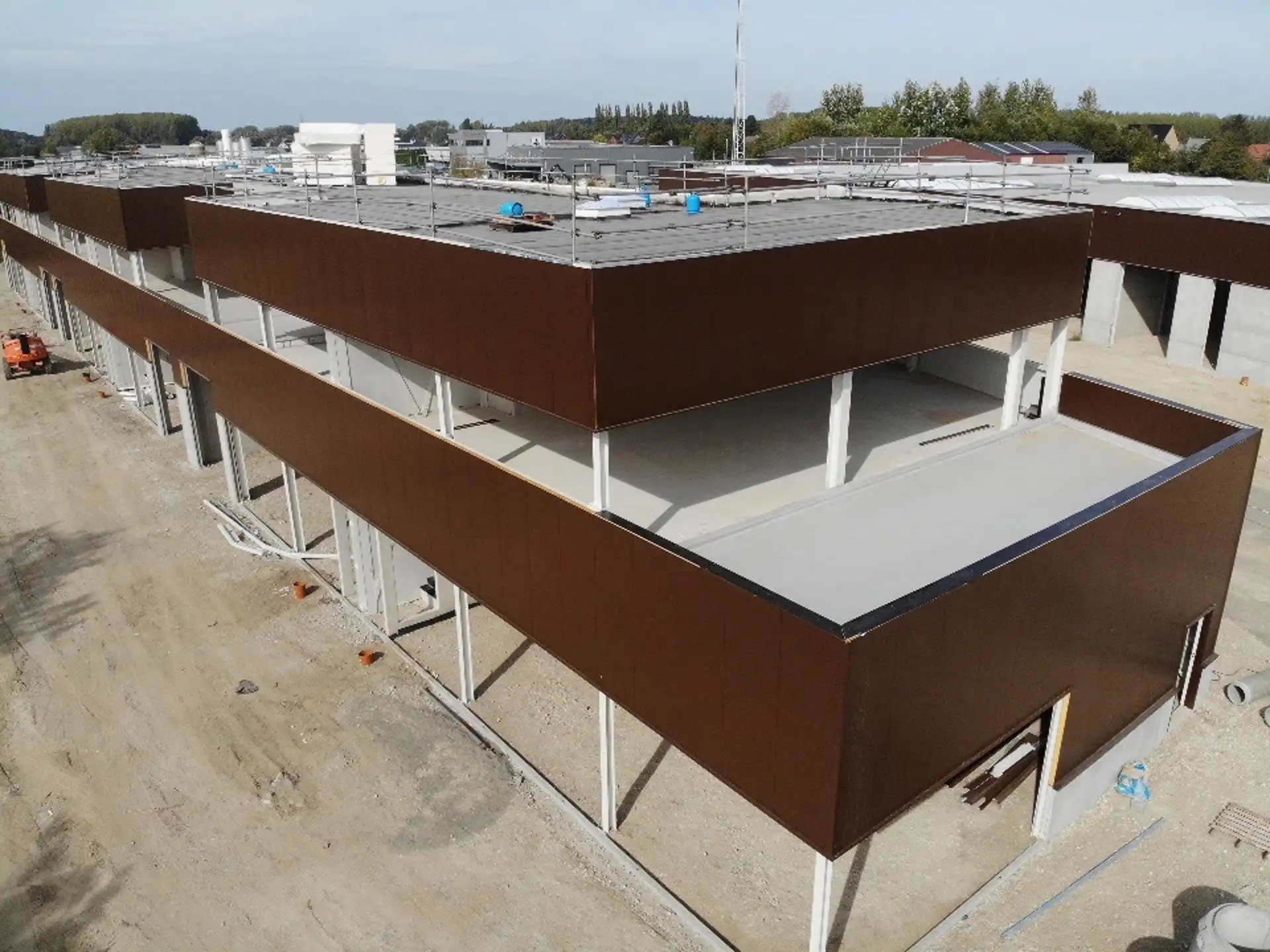 KMO-UNIT van 400M² - STADSBEEMD IN HALEN foto {{pictureIndex}}