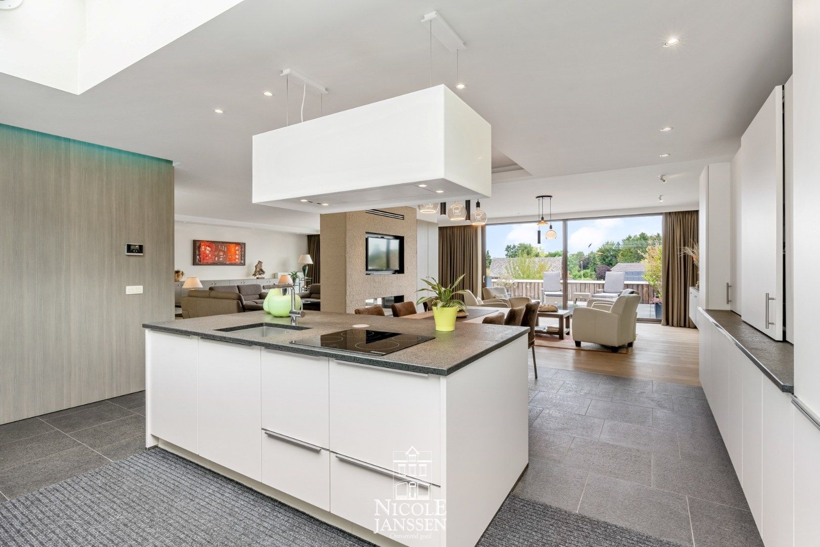 Prachtig luxeappartement met twee slaapkamers en ruim terras nabij centrum  foto 4