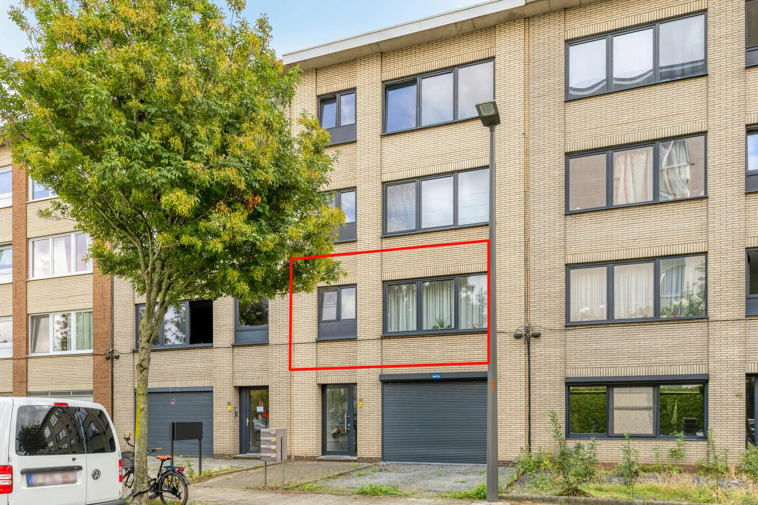 Appartement te koop in Merksem met 2 slaapkamers en garage foto {{pictureIndex}}